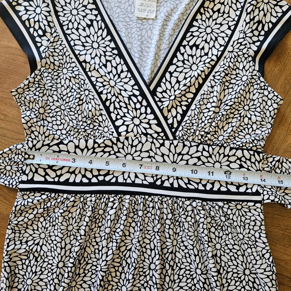 Mariposa Floral Wrap Dress Empire Waist Cap Sleeve M Cottagecore Black Cream - Picture 7 of 7